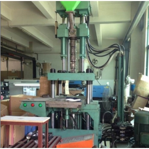 塑胶注塑  Vertical plastic overmold machine